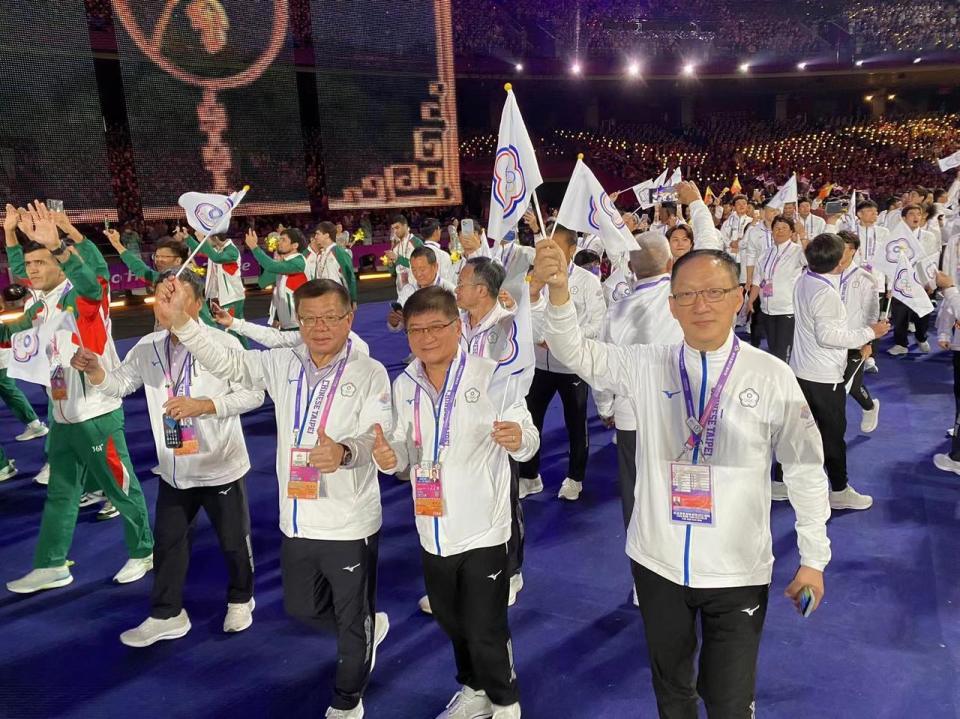 运绝版周边, 潮动体育圈, 岸人民的情