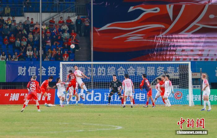 场为两队摇, 取得两连胜 场为两队摇, 取得两连胜