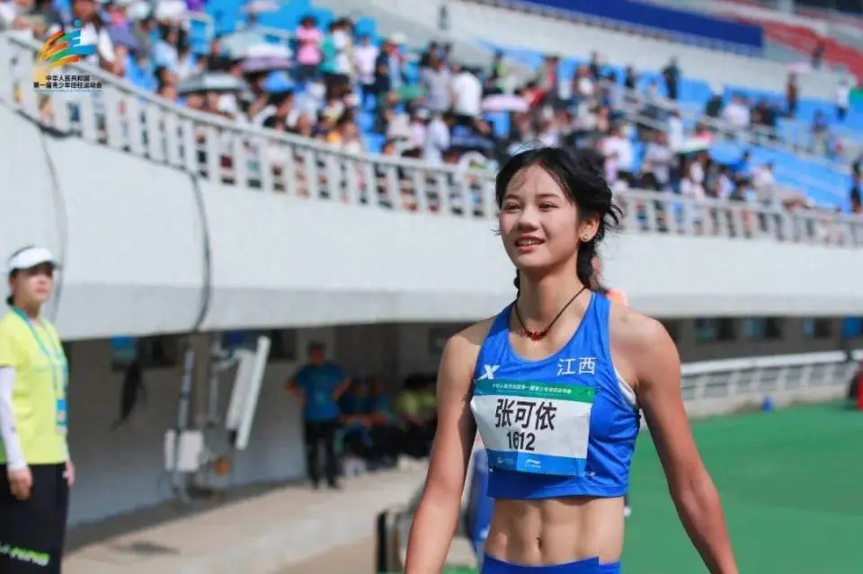 entit, 被誉为吴艳, 径锦标赛脱